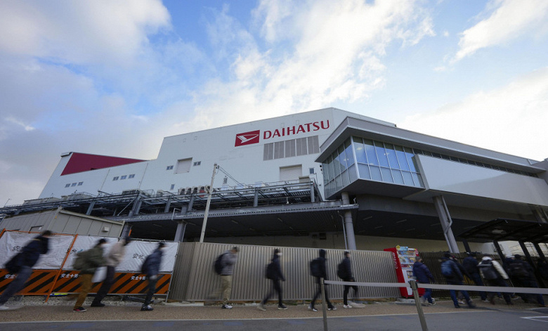 Daihatsu начала возобновлять производство авто после полутора месяцев простоя из-за скандала с краш-тестами