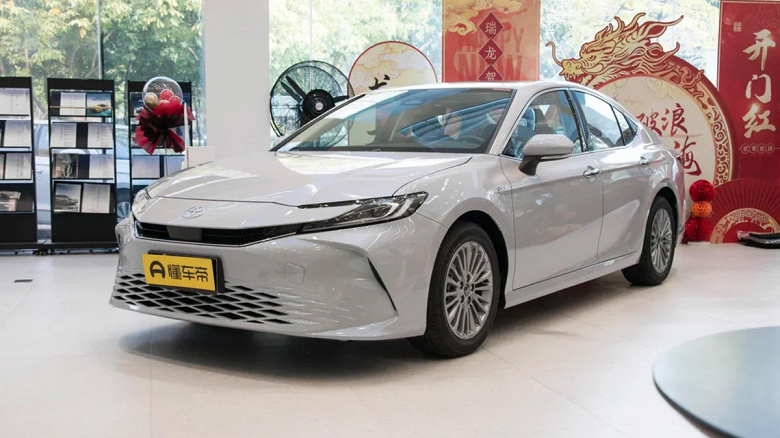 Совершенно новая Toyota Camry XV80 появилась на Auto.ru. Цены на уровне Camry XV70