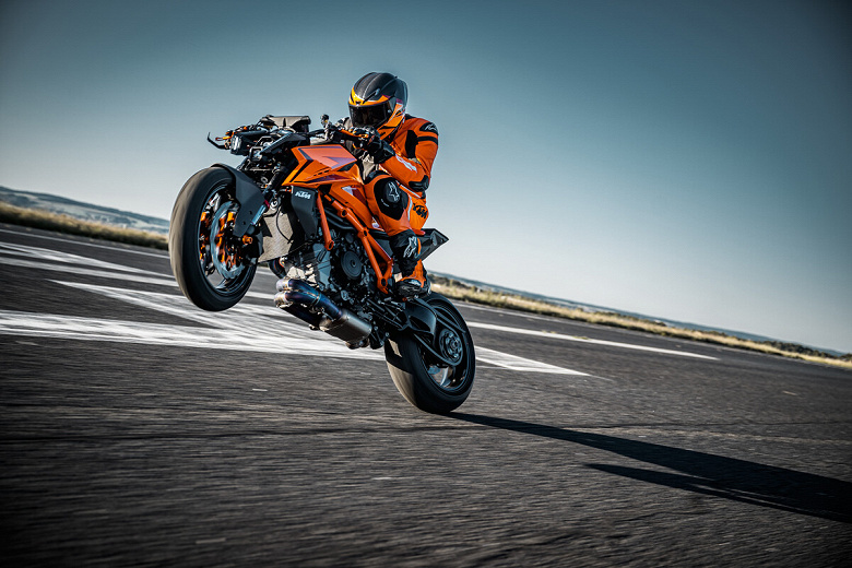 В России выходят КТМ 1390 Super Duke R и Evo. Названы цены