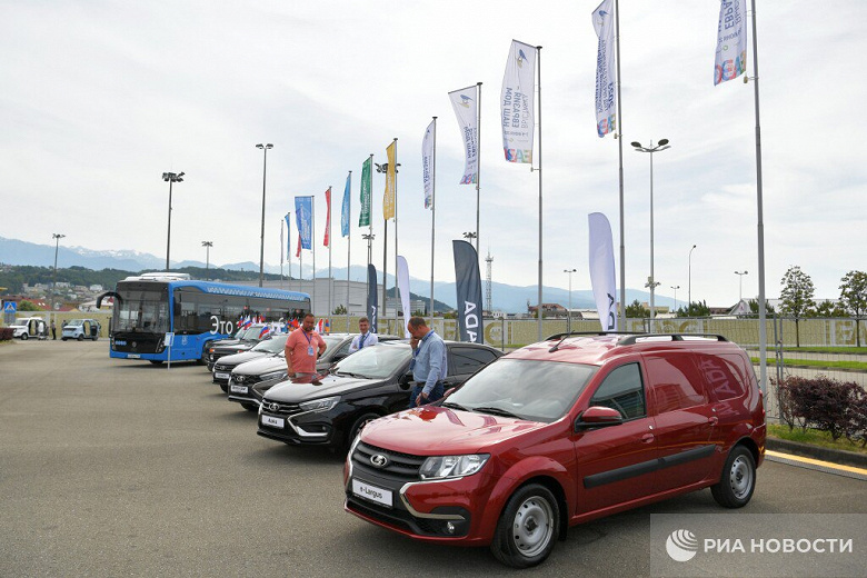 АвтоВАЗ: серийное производство Lada e-Largus начнётся летом, а с 15 мая начнут собирать бензиновые машины