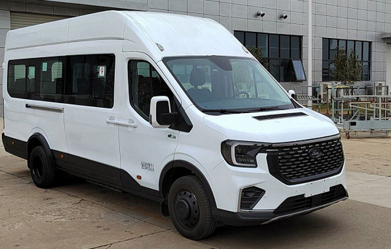 Ford Transit вернулся в Россию. Но теперь из Китая, с новым «лицом» и «автоматом»