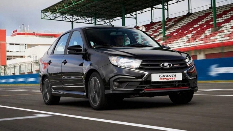 Lada Granta Sport и Granta Cross получили обновленные моторы и подорожали