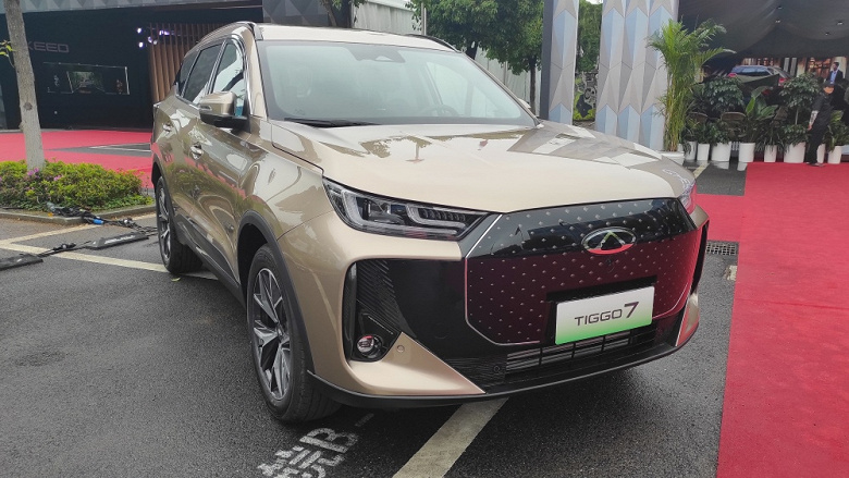 Представлен совершенно новый Chery Tiggo 7 для России. У него «ламинированная» решетка радиатора и интерьер как у Exeed RX