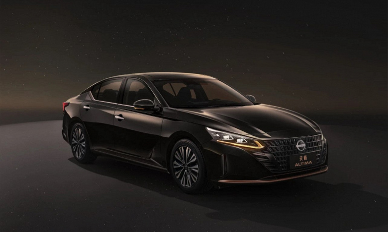 Представлена Nissan Teana 20th Anniversary Black Gold Edition: слабый мотор и вариатор, но зато золотистые акценты в интерьере