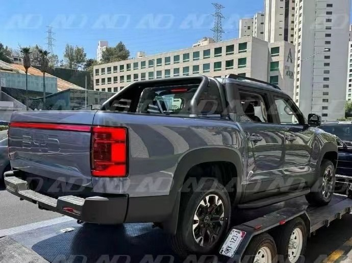 Рамный внедорожник BYD Shark, похожий на Ford F-150 Lightning, впервые показали внутри и снаружи