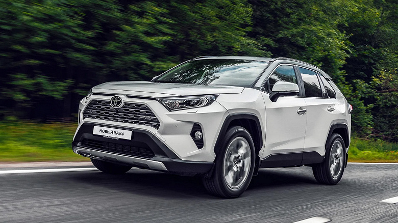 Toyota RAV4 сильно подешевел в России