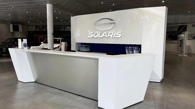 Наконец-то, Solaris. Открылись первые фирменные салоны, в которых продают замаскированные Kia и Hyundai