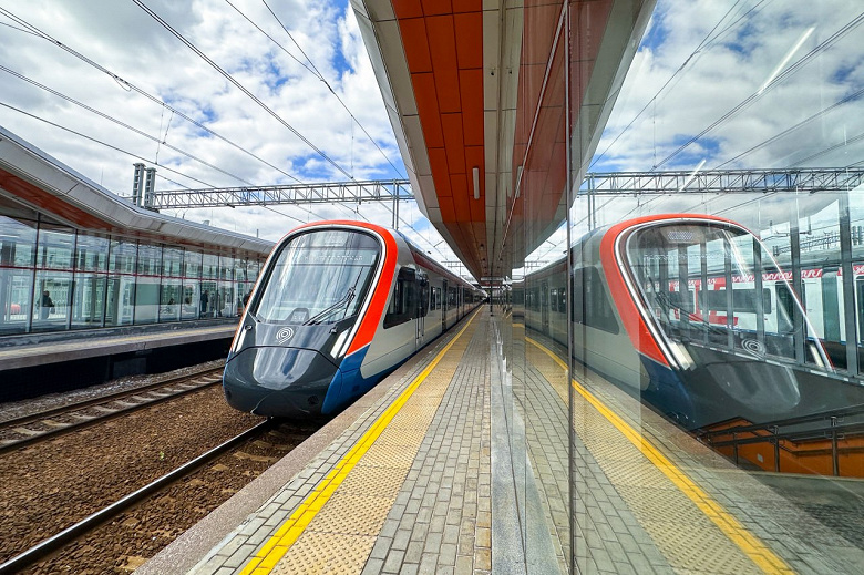 Поезд нового поколения «Иволга 4.0» вышел на линии МЦД. Он на 97% состоит из российских комплектующих