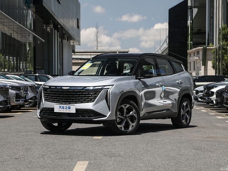 Продажи нового Geely Atlas стартуют в Китае 19 мая. У него новый интерьер и 2,0-литровый мотор в топовой версии