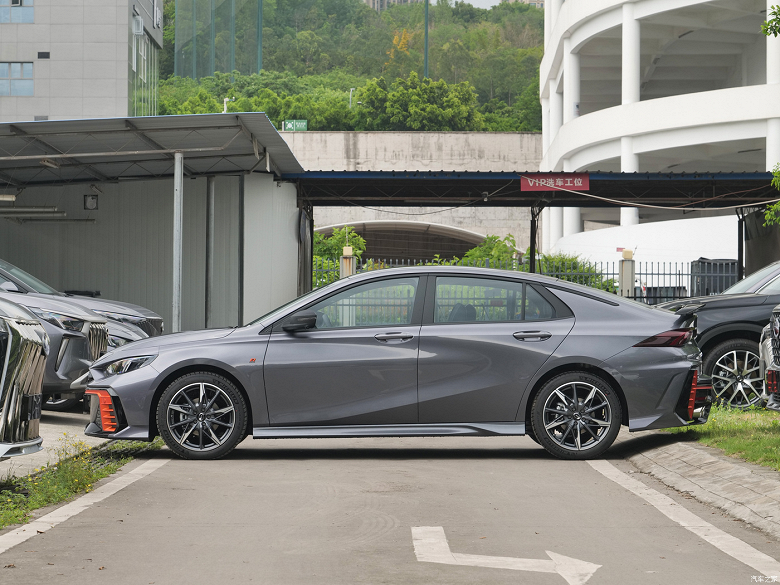 Спортивный и недорогой одноклассник Toyota Camry: представлен Shadow Leopard 2024