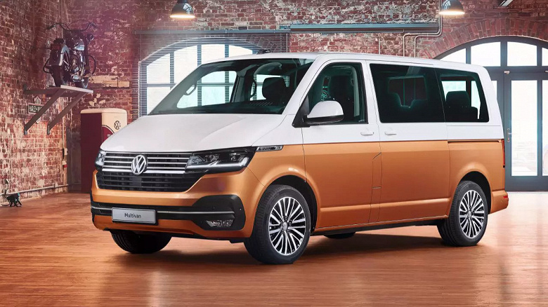 В продаже в России появились новые Volkswagen Multivan, Caravelle, Transporter и Crafter. Крупный дилер привез более 100 машин, все они — немецкого производства