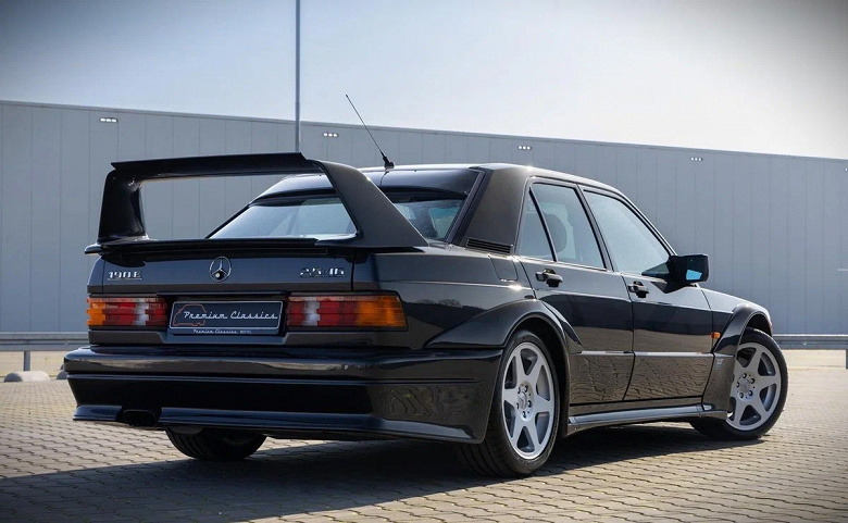 В России подают культовый Mercedes-Benz 190E Evo II с мотором Cosworth, цена машины может удивить