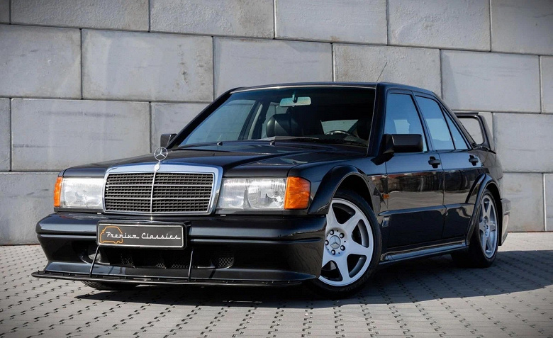 В России подают культовый Mercedes-Benz 190E Evo II с мотором Cosworth, цена машины может удивить