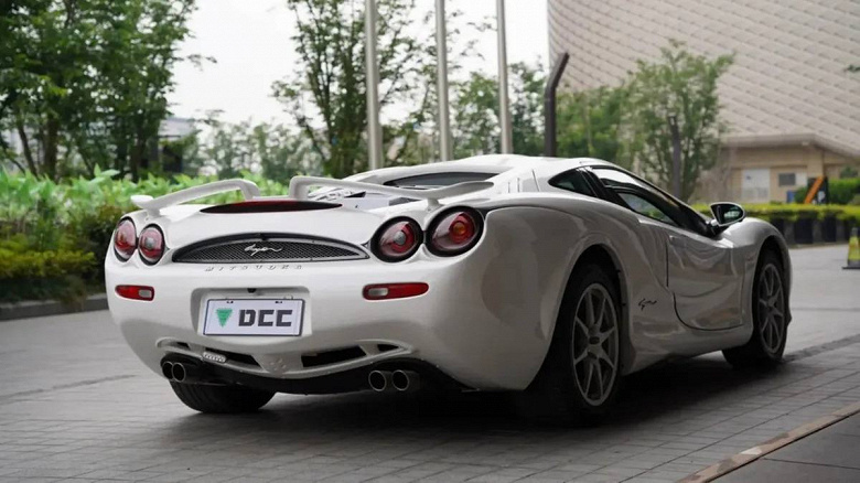 «Даже у Майкла Джексона такой не было», — единственный в России Mitsuoka Orochi выставили на продажу