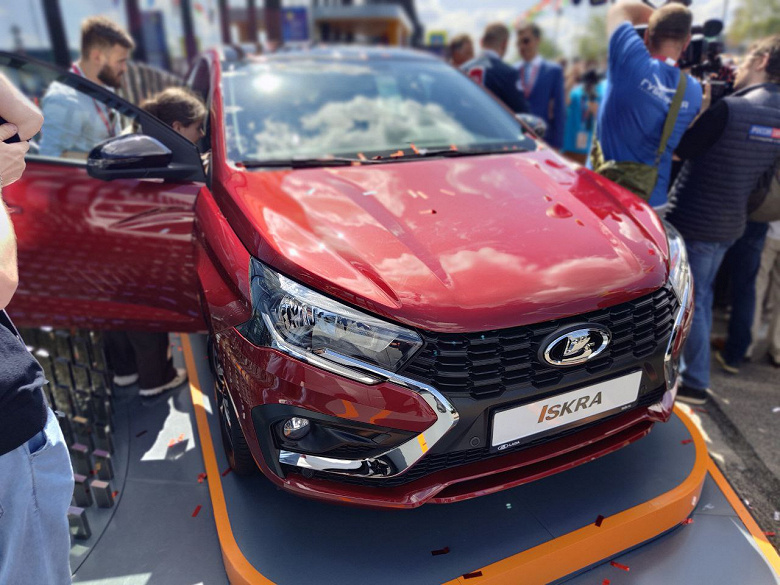 Lada Iskra будет стоить от 1 млн рублей. АвтоВАЗ собирается выпускать до 100 000 машин в год