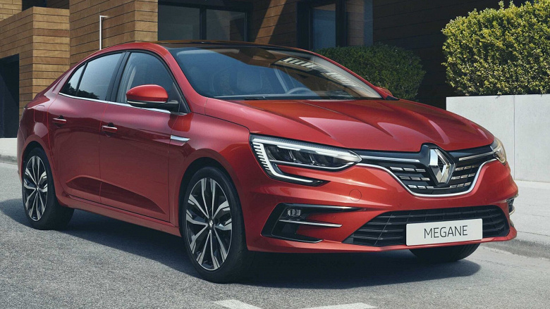 Новый седан Renault Megane продают в России по цене Toyota Camry. Но это не обычный Megane