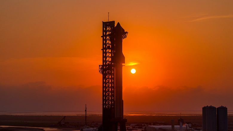 «Starship готов к полёту», — Илон Маск показал собранную ракету перед стартом