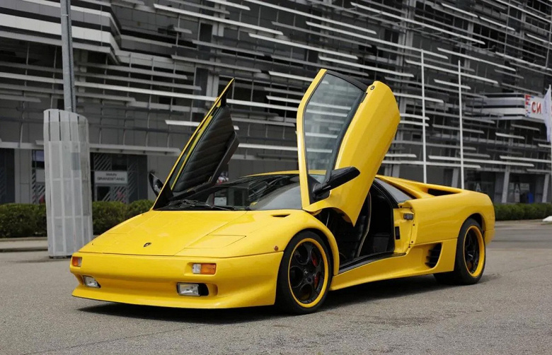 В России выставили на продажу культовый гиперкар Lamborghini Diablo. За легенду просят 34 млн рублей