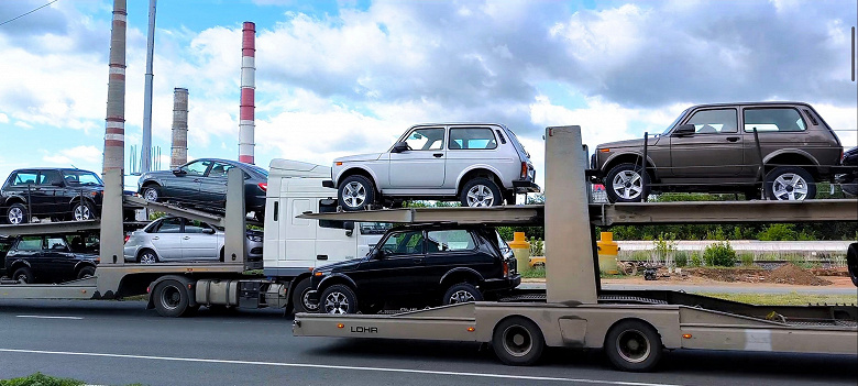 Чёрно-белое существование Lada Vesta NG подходит к концу. Машину красят в два цвета металлик