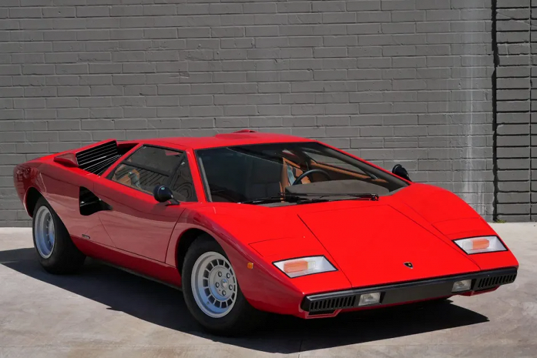 Очень редкий Lamborghini Countach LP400 с перископоподобной системой, принадлежавший Роду Стюарту выставили на продажу