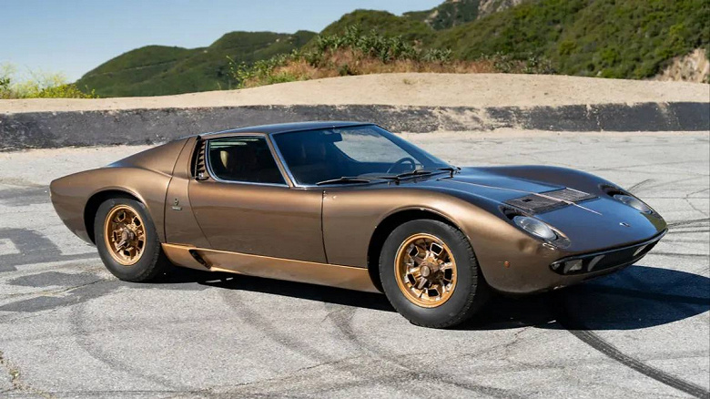 Редчайший Lamborghini Miura P400 S, который с 80-х стоял в гостиной, выставили на продажу