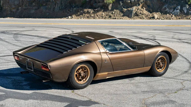 Редчайший Lamborghini Miura P400 S, который с 80-х стоял в гостиной, выставили на продажу