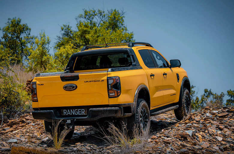 В Россию приехал американский пикап Ford Ranger 2024 с полным приводом и 10-ступенчатым «Автоматом». О ненамного дороже «китайцев»