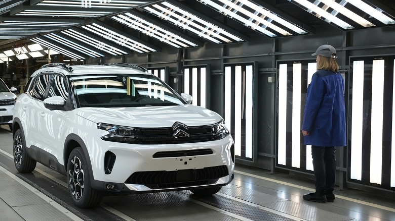 «Citroen C5 Aircross собран в Калуге, это наш автомобиль». Губернатор Калужской области заявил, что Франции стоит обижаться на себя