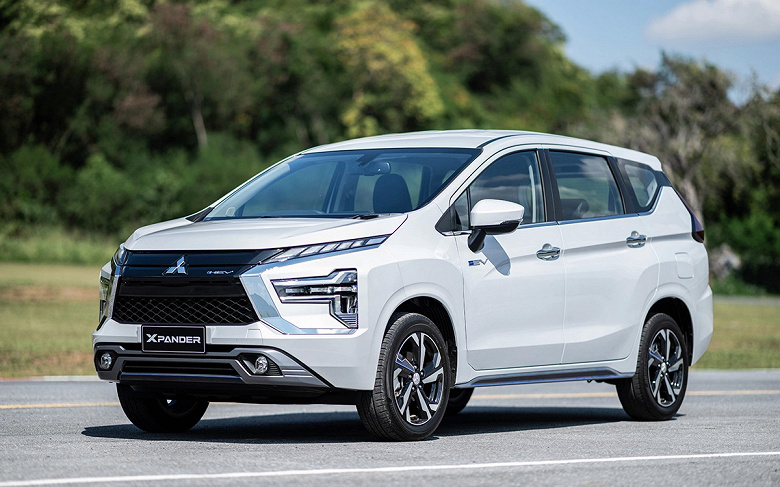 Кросс-минивэн с «автоматом» — за 3,15 млн рублей. Mitsubishi Xpander Cross c марта подешевел на 250 тыс. рублей