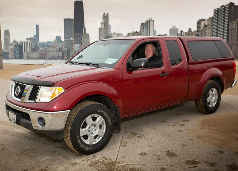 Nissan Frontier проехал более 1,6 млн км. Владельцу подарили новейший внедорожник