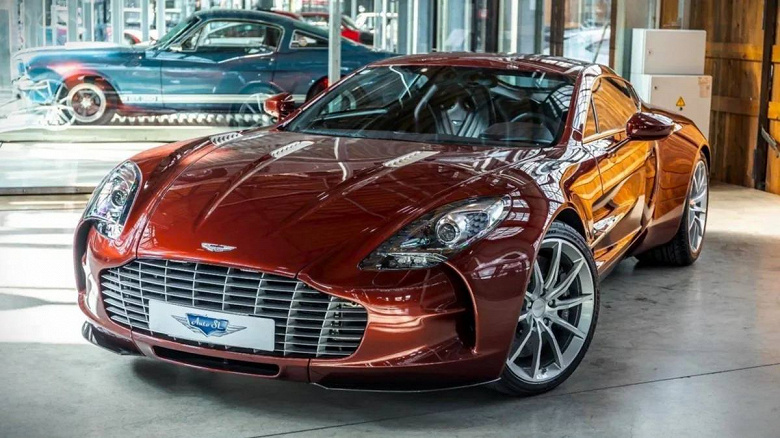 Скорость более 35 км/ч и цена 273 млн рублей. Суперкар Aston Martin One-77 предлагают заказать в России