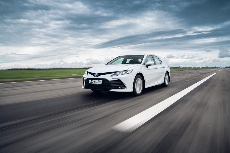 Toyota Camry за 1,5 млн и Corolla за 1 млн рублей. Какие автомобили Toyota пользуются популярностью у россиян, рассказали в «СберАвто»