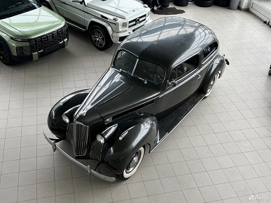 В Санкт-Петербурге продают 84-летнего «американца» Packard One-Ten. В его оснащении автоматическая коробка передач и даже кондиционер