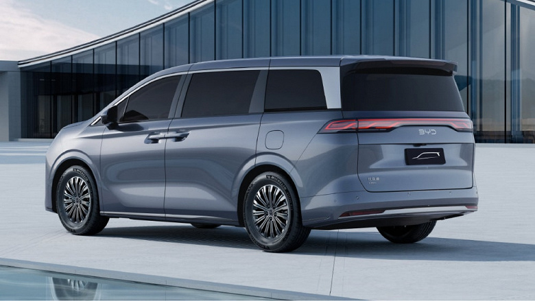 Аналог Toyota Alphard с электромагнитной подвеской и расходом 6,5 л/100 км. Предварительный продажи BYD Xia начались в Китае