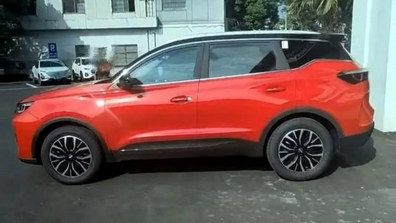 Это Chery Tiggo 7 Plus 2025, который привезут в Россию. Новинку показали внутри и снаружи