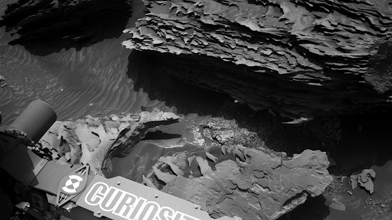 Марсоход Curiosity завершает исследование канала Gediz Vallis и направляется на север