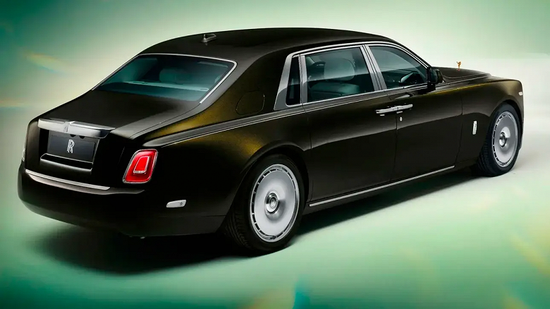 В Россию привезли Rolls-Royce Phantom Long Extended: с прошлого года цена упала на 10 млн рублей